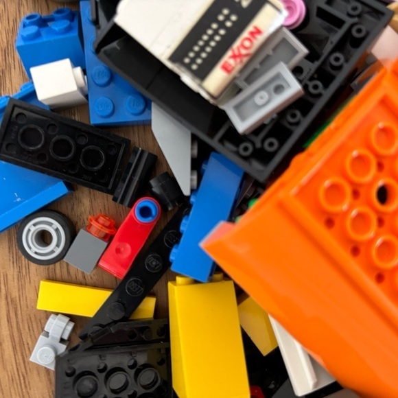 Legos Multiple Pieces OVER 2LB LOT mixed pieces - Picture 14 of 16